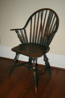American 18th Century Continuous Arm Windsor Chair