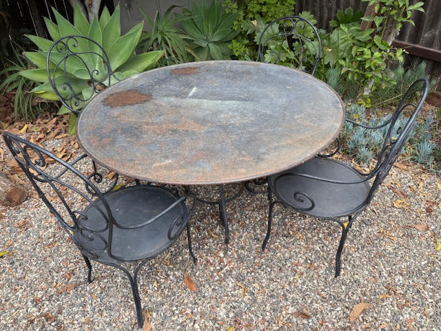 Large Round Patio Table and 4 Chairs.jpg